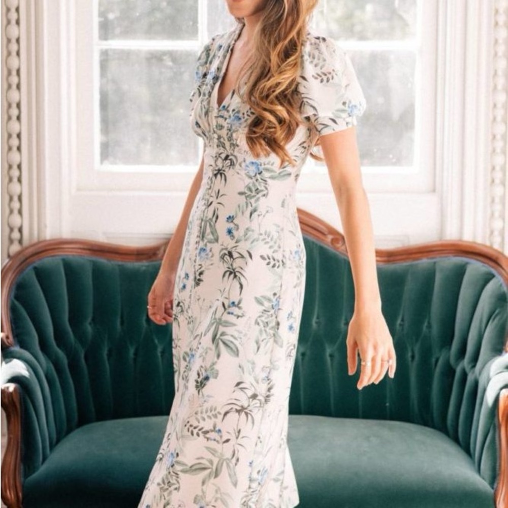 Gal Meets Glam Lauren Dress Floral V-Neck Dress with Puff Sleeves